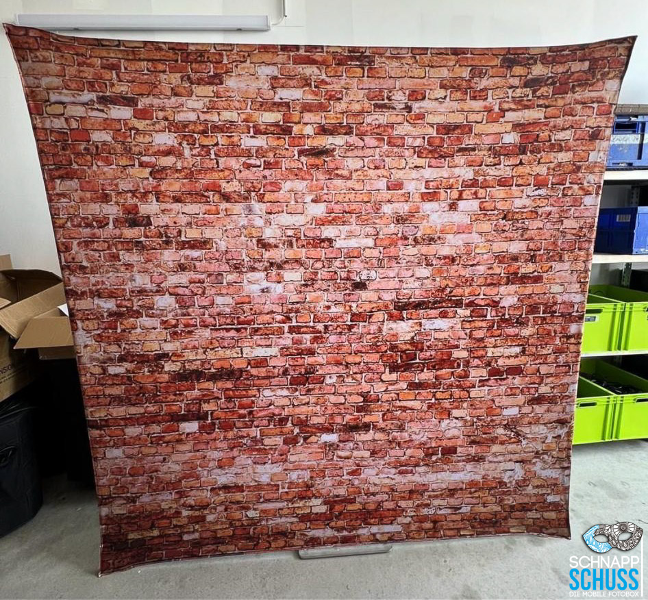 X Frame Steinmauer